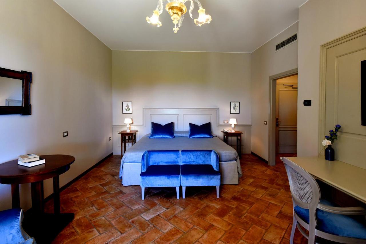 Santa Barbara Hotel 4*
